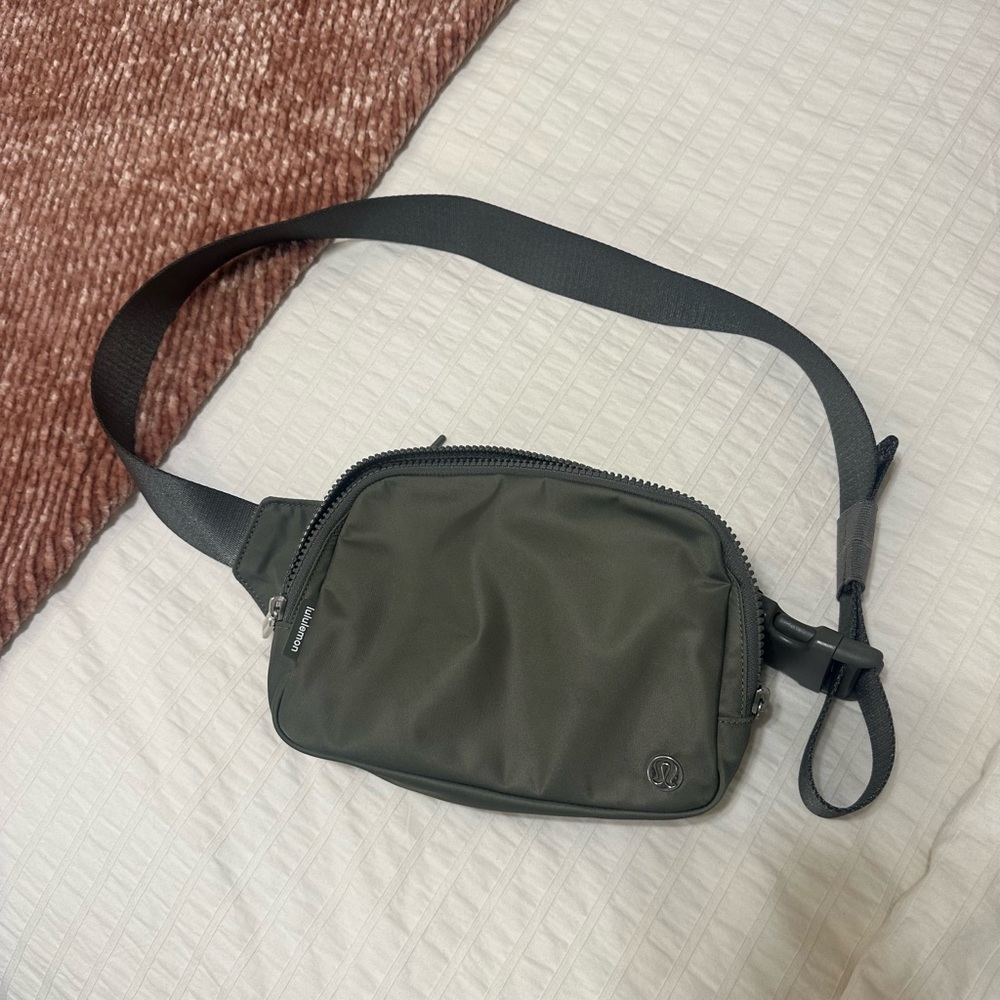 Lululemon 2L Belt Bag